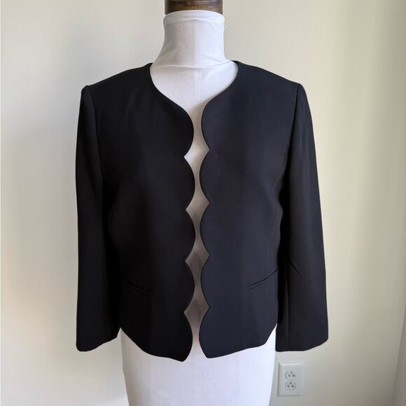 ANN TAYLOR BLACK CROPPED BLAZER SCALLOPED EDGE SIZE 6 - Picture 1 of 6